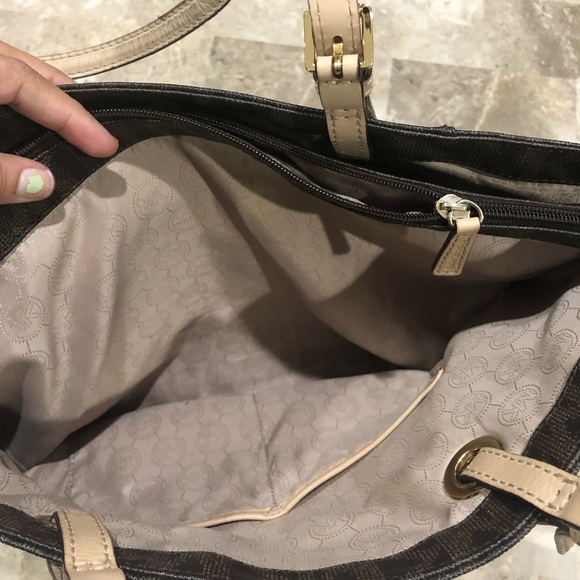 3 Michael Kors handbags - Picture 8 of 8